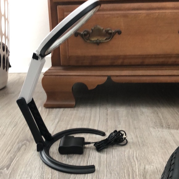 Foldable Led Magnifier light - Picture 4 of 5
